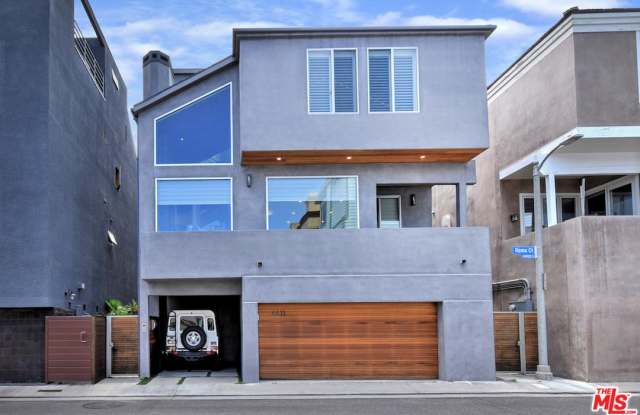 4411 ROMA Court Gallery 2