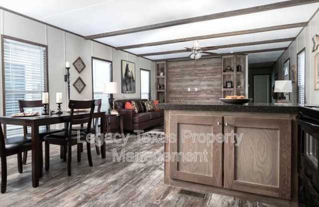 800 N Old Betsy Gallery 1