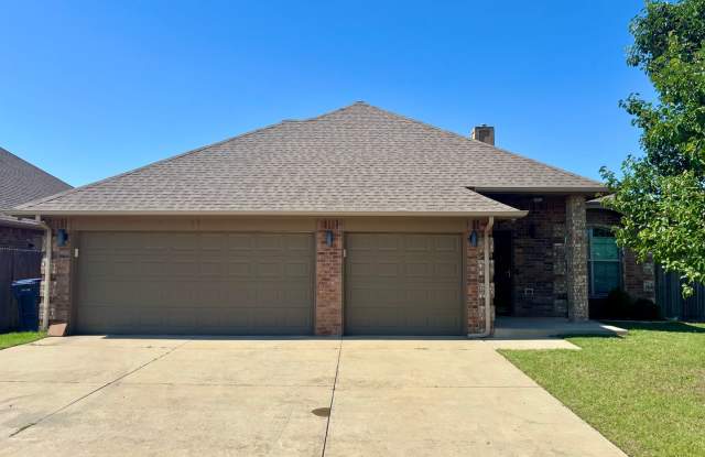 Wonderful 3 Bed 2 Bath Home in Yukon photos photos