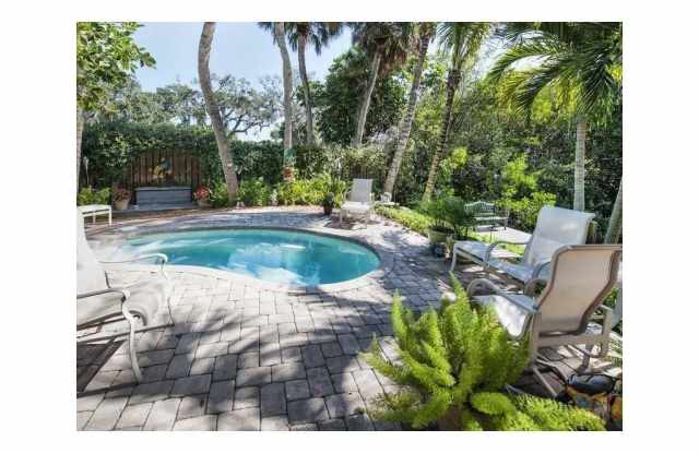 664 Tulip Lane Gallery 3