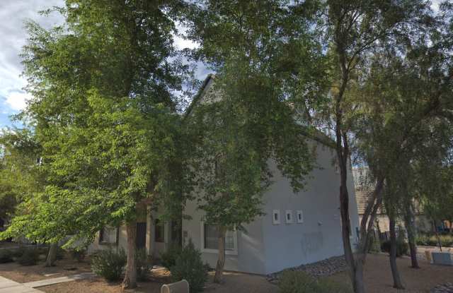 2831 E Pinchot Avenue Gallery 3
