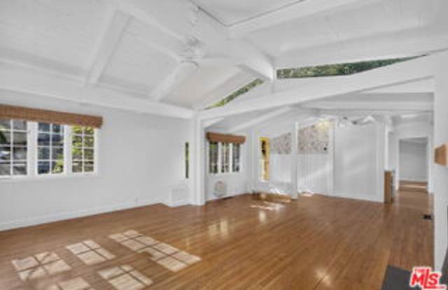 10421 Hebron Lane Gallery 4