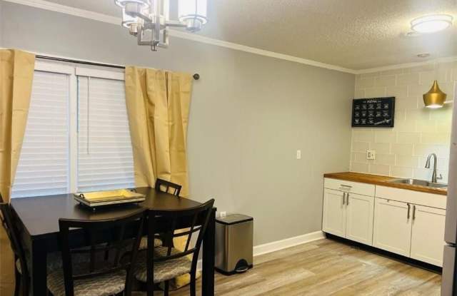 2524 DRAYTON Drive Gallery 3