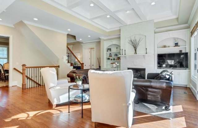 1084 W Nancy Creek Drive NE Gallery 4