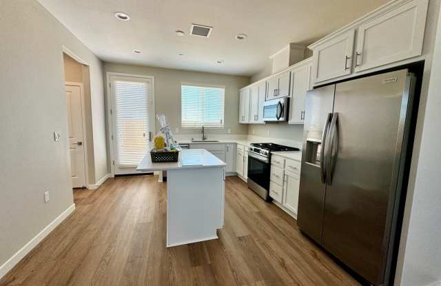 Like New 3 Bedroom 2.5 Bathroom Home Available 11/1/26 Gallery 4
