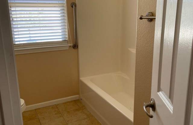 3 Bedroom Single Family Home For Lease In Branson MO - 119 Deauville Circle, Branson, MO 65616 3 Bedroom Single Family Home For Lease In Branson MO - 119 Deauville Circle, Branson, MO 65616