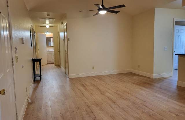3/2.5 with a detached building perfect for a "Home Office" photos photos