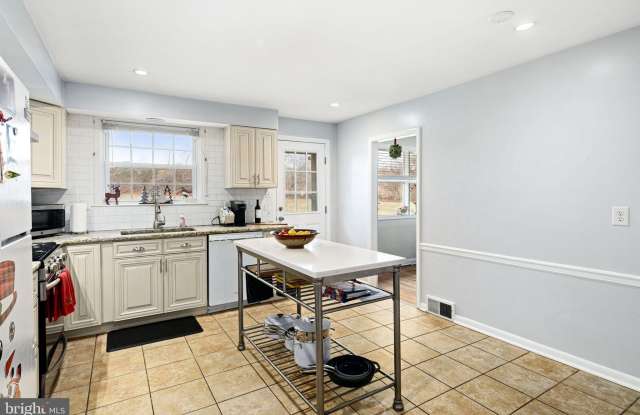 1460 WOODFORD DRIVE Gallery 4