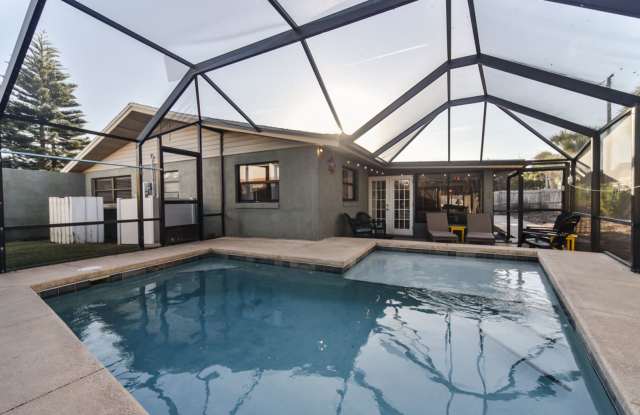 Vacation Rental Amazing Pet Friendly 3 Bed House with a Heated Pool - 141 Beau Rivage Drive, Ormond-by-the-Sea, FL 32176