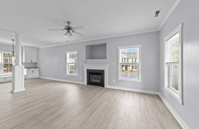 Gorgeous 3 Bedroom Home, with Updated Kitchen, LVP Floors, Fenced Yard, Premium Finishes, Pet Friendly! Gallery 3