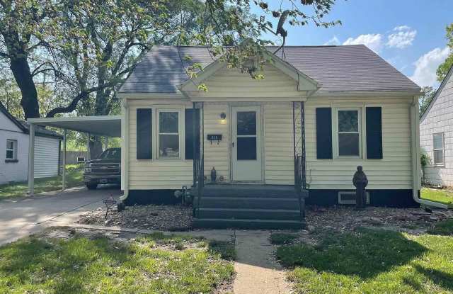 Beautiful Oakland Home with Finished Basement  Hardwood Floors - 819 Northeast Michigan Avenue, Topeka, KS 66616