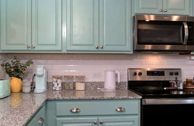 Room in 3 Bedroom Home at Willow Point Blvd photos photos