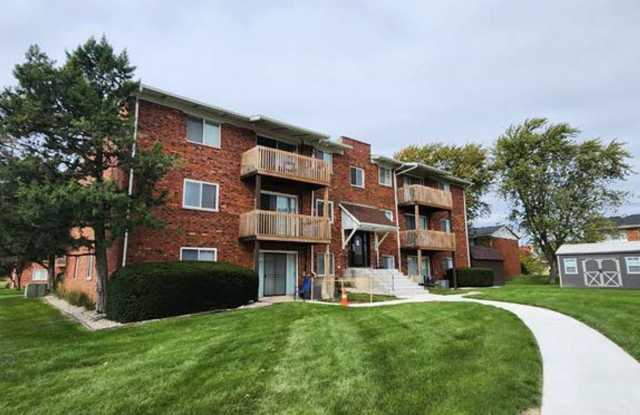Heritage Court Apartments - 928 Heritage Court, Crown Point, IN 46307