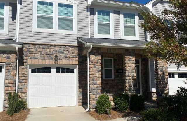 Modern and Sleek Meet Spacious and Luxurious photos photos