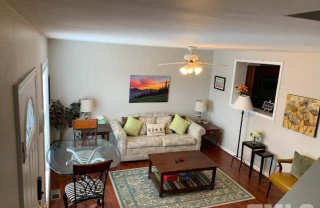 814 Foster Street Gallery 3