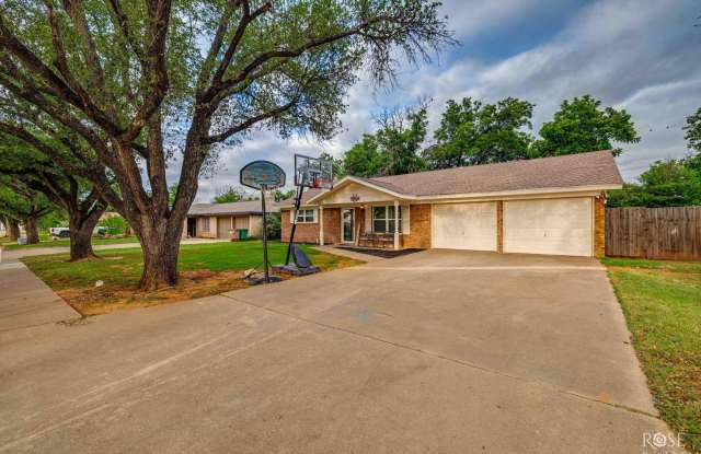 Charming 4 bedroom/2 Bath Home COMING SOON! Gallery 4