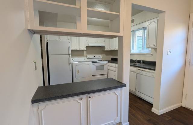 2 Bedroom Walking Distance to NCSU! Gallery 4