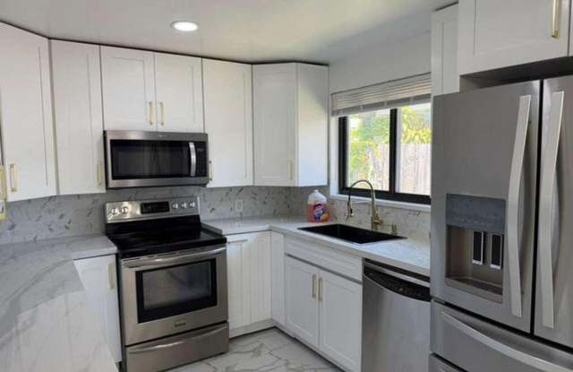160 SE 15th Avenue Unit A, Pompano Beach, FL 33060 - 7536 photos photos