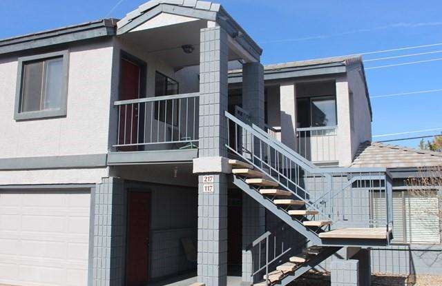 Upstairs Three Bedroom Condo ~ N. Prescott photos photos