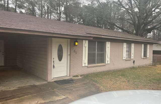 3/1 Fenced yard/Pet Friendly Gallery 1