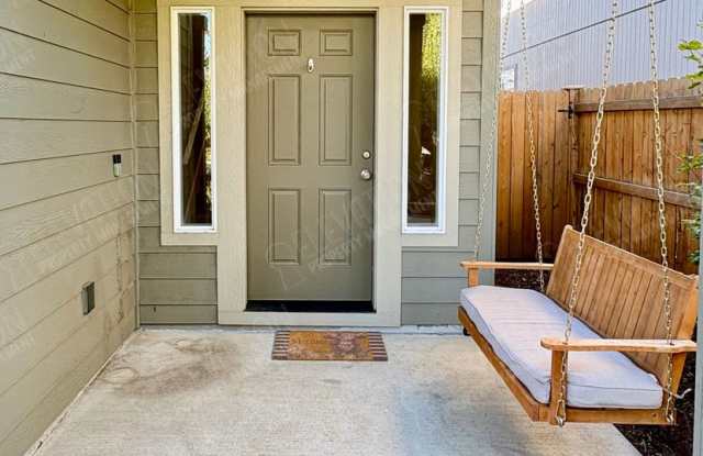 Spacious 3-Bedroom Home with Canal Access & Mountain Views Gallery 3