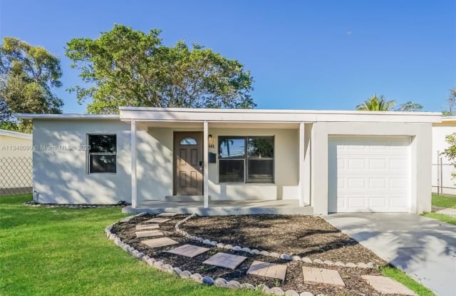 5441 NE 2nd Ave - 5441 Northeast 2nd Avenue, Oakland Park, FL 33334