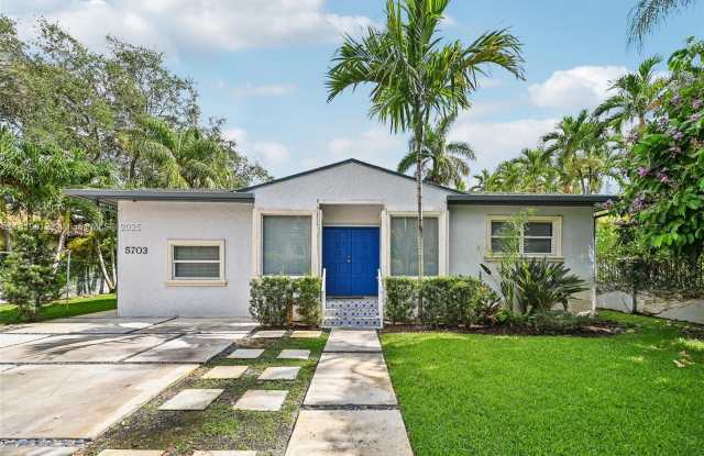5703 SW 83rd St photos photos