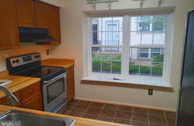 5884 BRIDGETOWN COURT Gallery 4