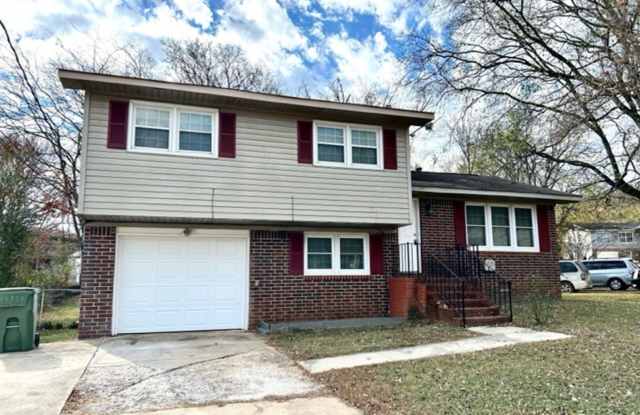 THREE BEDROOM/TWO BATH SPACIOUS HOME - CENTRAL LOCATION Gallery 3