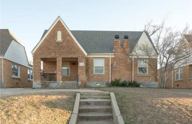 Home in Crestwood + Near Plaza + 3 bedrooms + 2 bathrooms photos photos