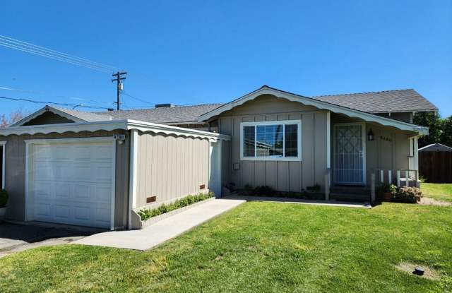 Cozy 2 bedroom duplex with a spacious yard in Hilmar photos photos