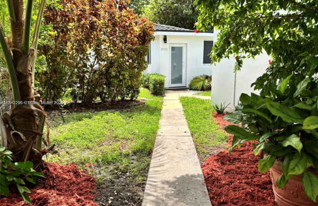 1933 SW 17th Ct photos photos