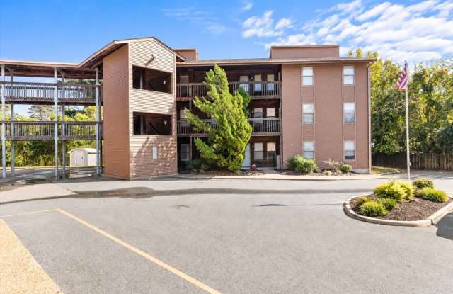 Bright Spaces, Balcony Retreats & Beach Days Near Ocean View - 2BR/2BA Apt available NOW! Gallery 1