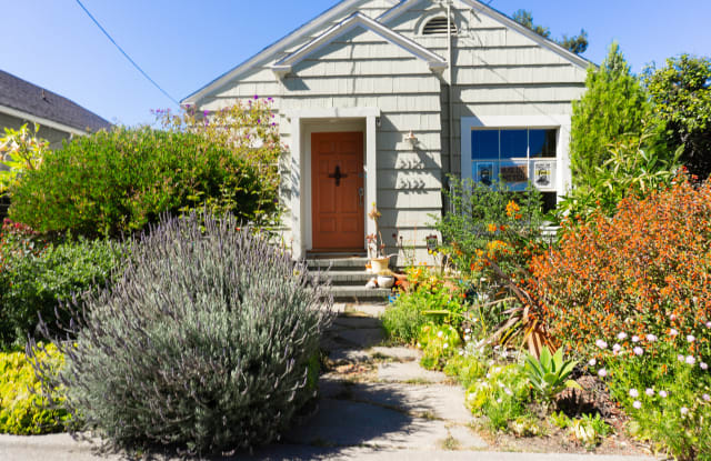 2122 E 30th St - 2122 E 30th St, Oakland, CA 94606