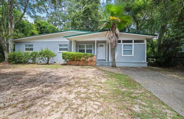 Walking distance to FSU! Lease starting Fall 2024! photos photos