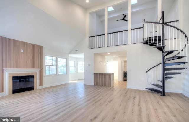 1326 CHANTICLEER Drive photos photos