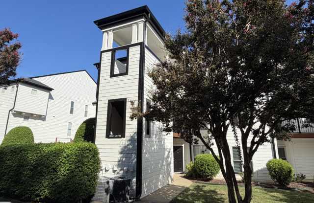 Breathtaking 2 Bed/2 Bath Condo - Second Floor - Newly Renovated - Covered Balcony - Community Amenities - Washer/Dryer Included Gallery 1