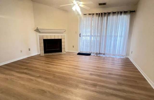 Bright  Spacious 2-Bedroom Condo in a Prime Florence Location! photos photos