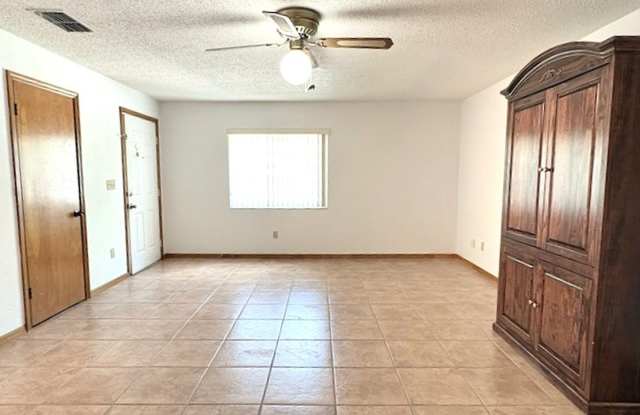 Cozy 2 Bedroom First Floor Condo! Gallery 4
