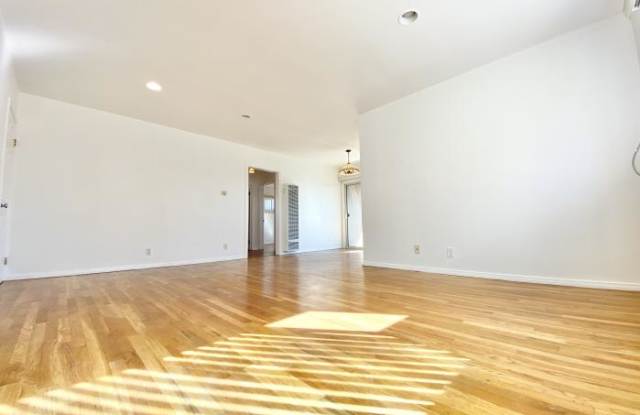 1322 S Ridgeley Dr Gallery 2