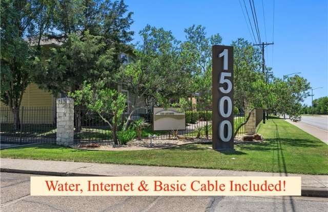 2 Bedroom Condo w/ Water, Internet, and a Basic Cable TV Package Included in the Rent! - 1500 Lake Shore Drive, Waco, TX 76708
