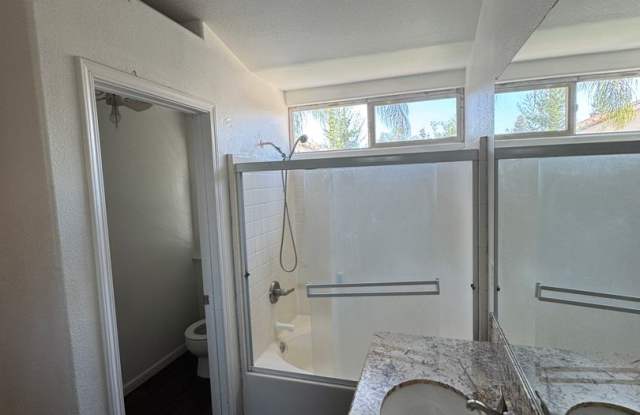 Beautiful 3 Bedroom, 2 Bathroom Home for Rent Gallery 3