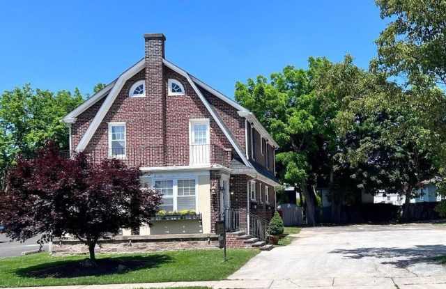 6 MONTGOMERY Avenue unit: 2 photos photos