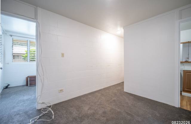 $2400 / 2 Bed / 1 Bath / 2 Parking IN KALIHI Gallery 4