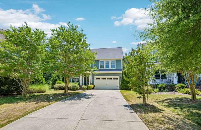 Spacious 4-Bedroom Home with Screened Porch & Peaceful Natural Setting Gallery 4