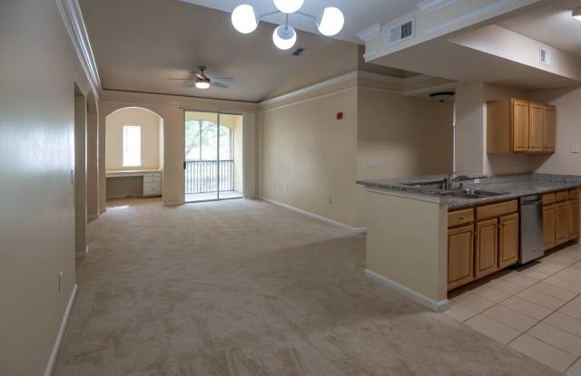 Beautiful 3 Bedroom, 2 Bath with Volume ceilings and Private Garage! photos photos