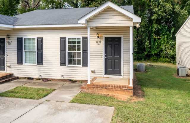 Nice 1 bed/1 bath duplex minutes from downtown Raleigh Gallery 1