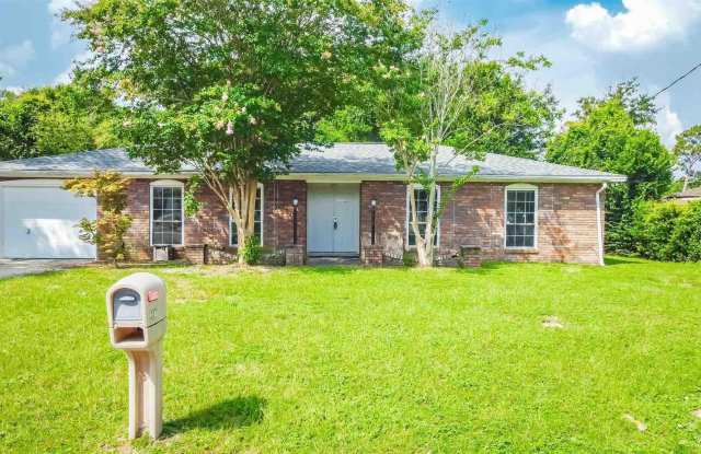 2071 Colony Rd - 2071 Colony Road, Bellview, FL 32526