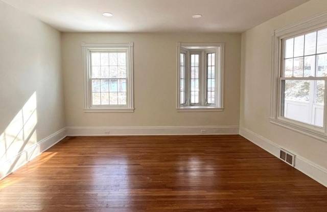 107 UPLAND TERRACE Gallery 4