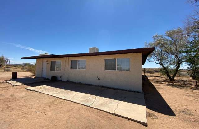3 Bedroom 2 Bathroom House Located in Hinkley - 37590 Mulberry Road, San Bernardino County, CA 92347